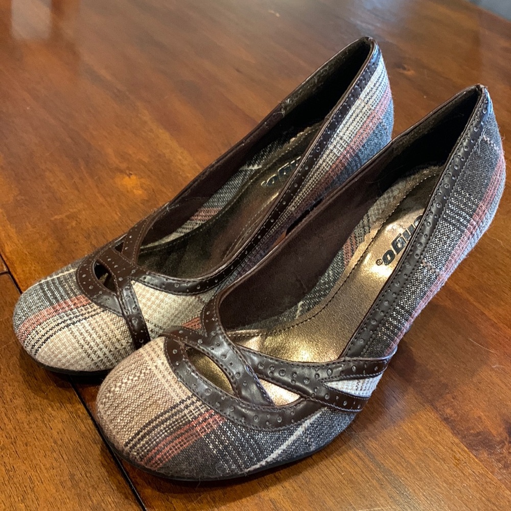 Bongo size 9 brown plaid heels